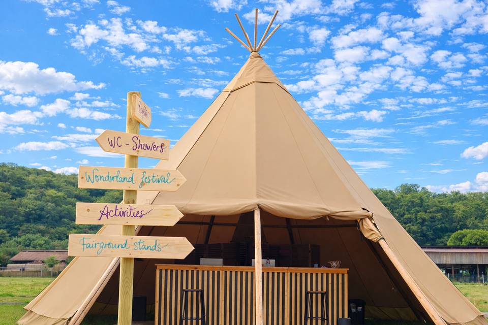 Tipi bar