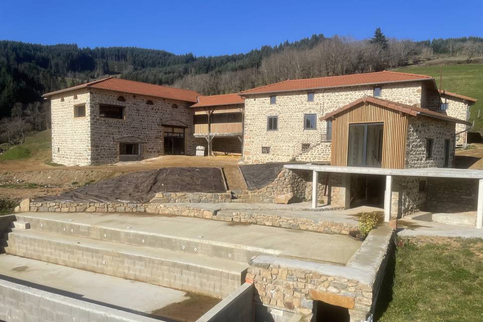 Vue piscine et domaine