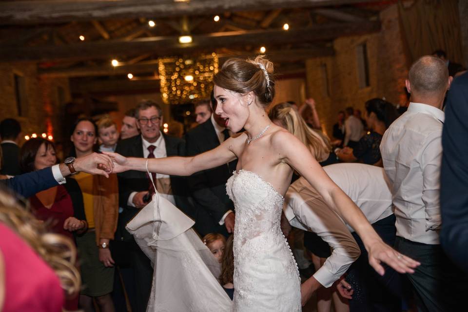 The dancing Bride