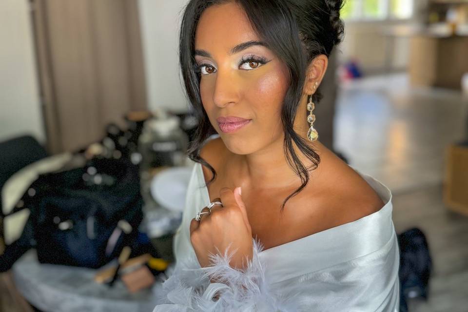 Maquillage et chignon mariée