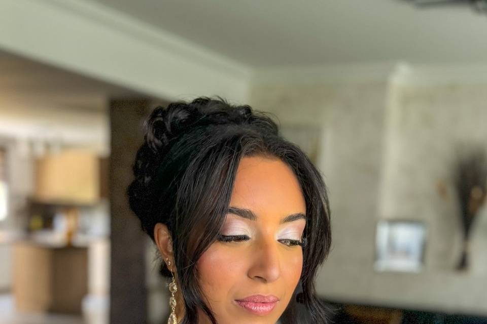 Maquillage et chignon mariée