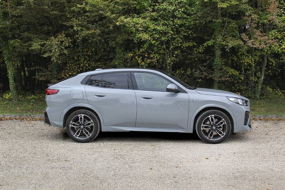 BMW X2 latéral