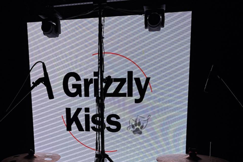 Grizzly Kiss