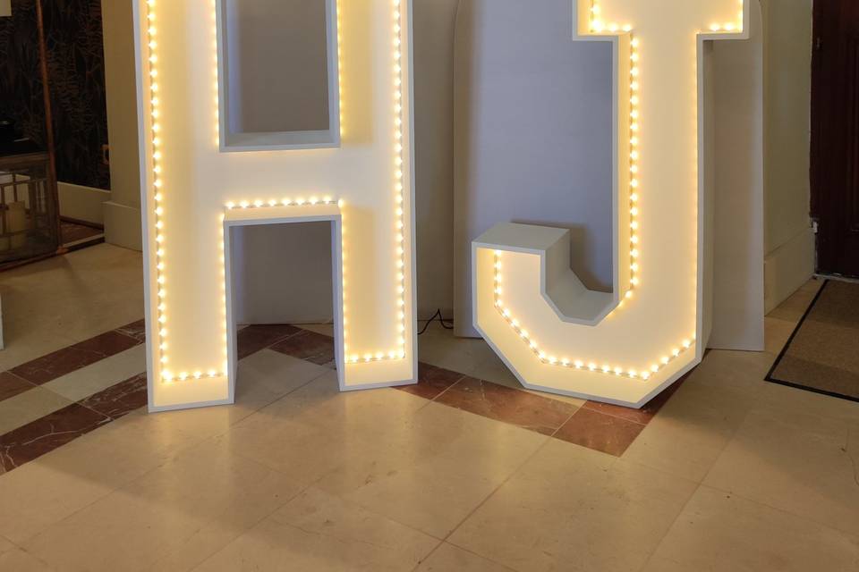 H&J - Lettres géantes