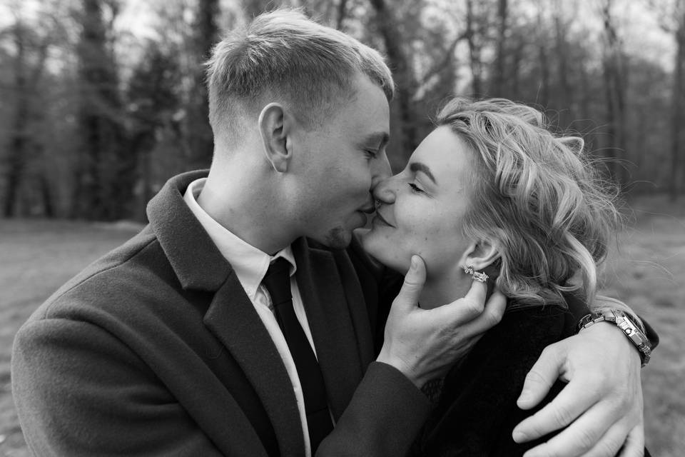 Le bisou tendre des jeunes mar