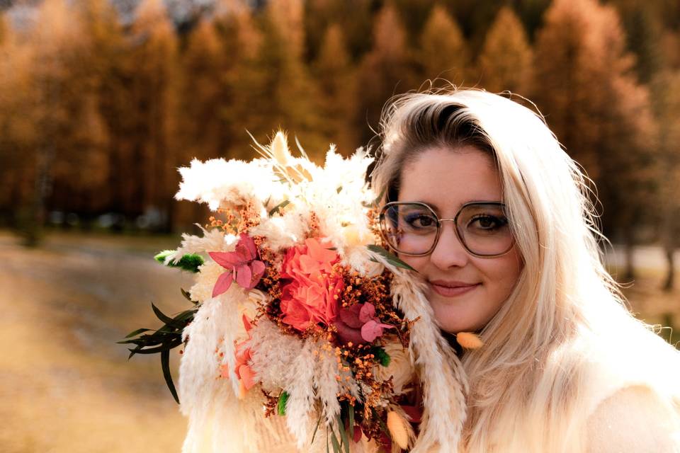 Séance mariée avec son bouquet