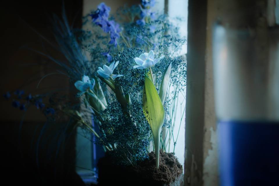 Décoration florale bleue