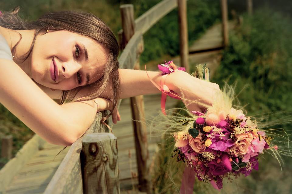 Mariée et bouquet acidulé