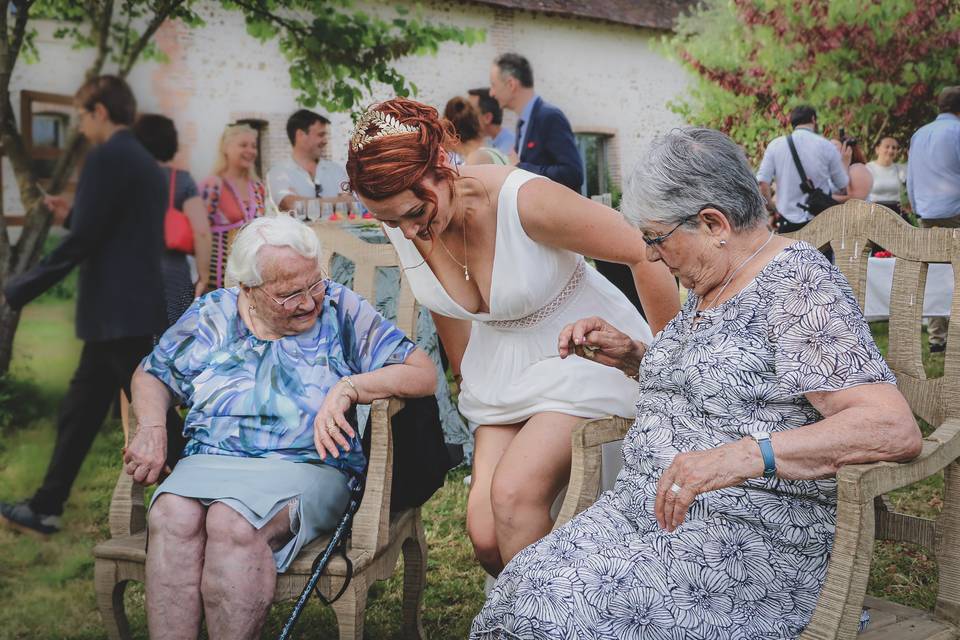 Les grands-mères et la mariée