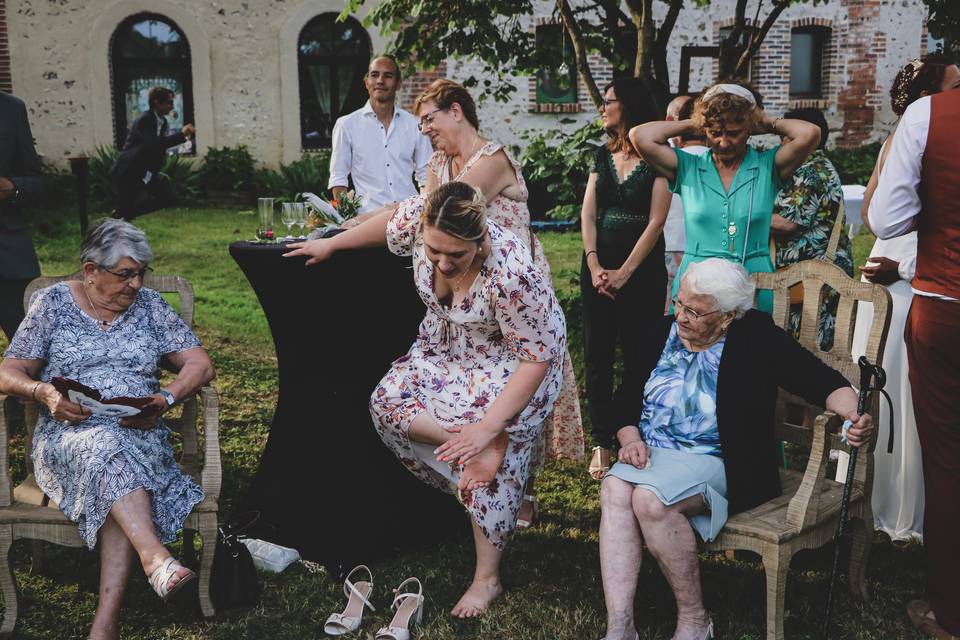 Les invités mal aux pieds