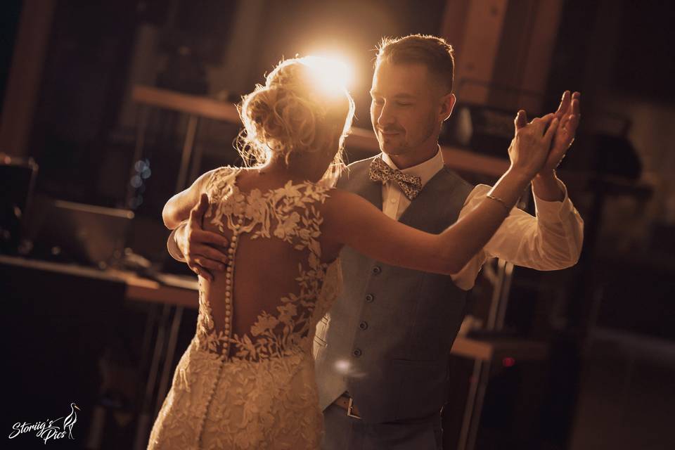 AE First Dance