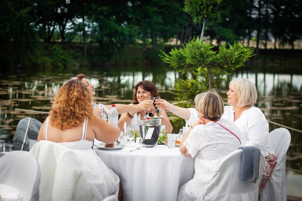 Diner au bord de l'eau