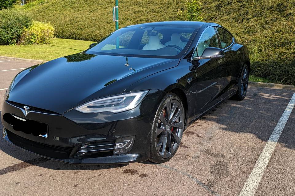 Avant berline premium tesla S