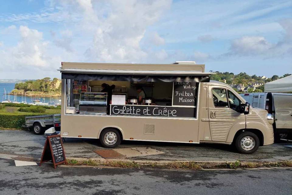 Camion en bord de mer