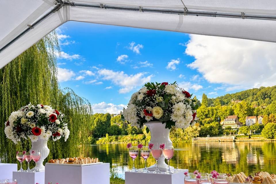Buffet blanc rouge