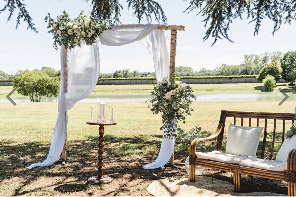 Banquette, guéridon et tapis