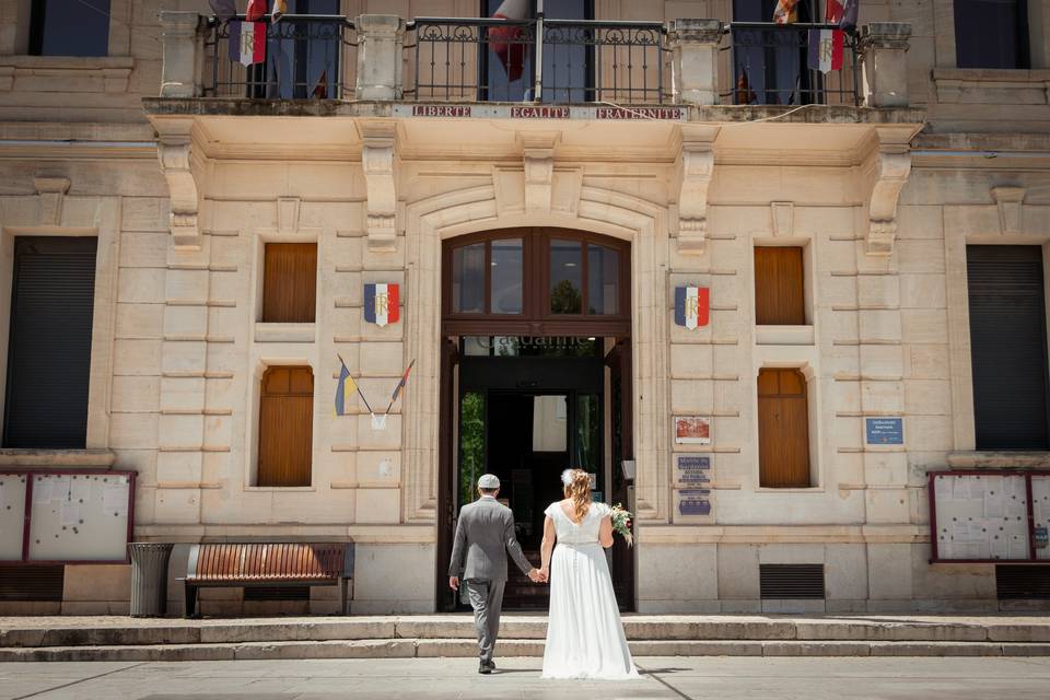 Entrée dans la mairie
