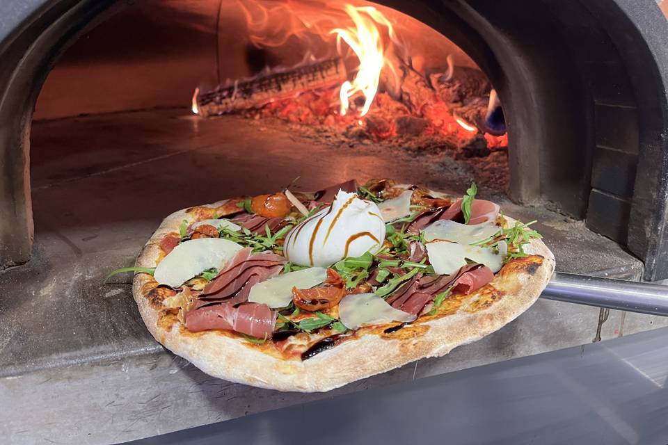 Pizza italienne au feu de bois