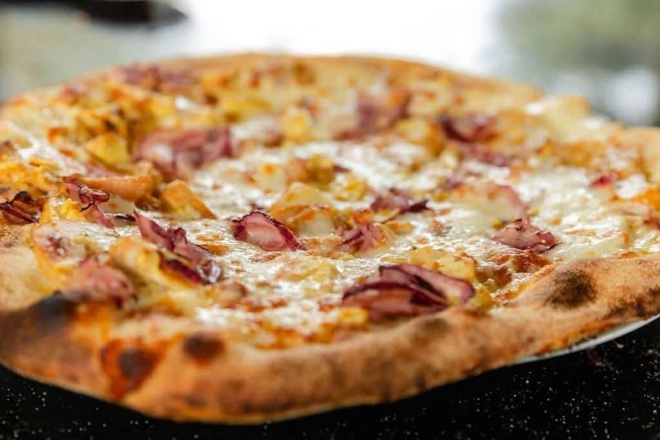 Pizza au feu de bois