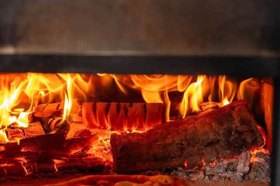 Pizza au feu de bois