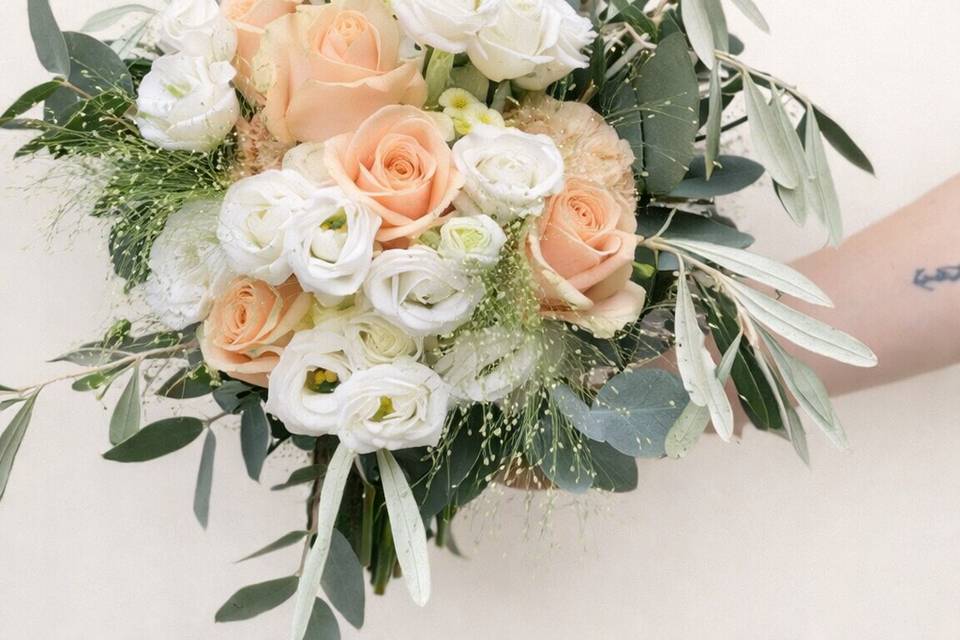 Bouquet de mariée blanc pêche
