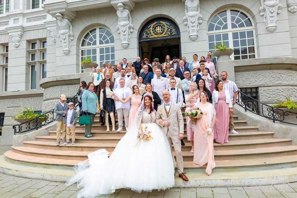 Photo de groupe mariage mairie