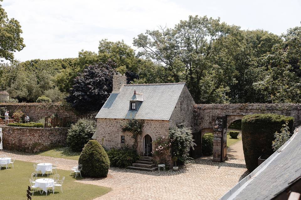La cour du Manoir