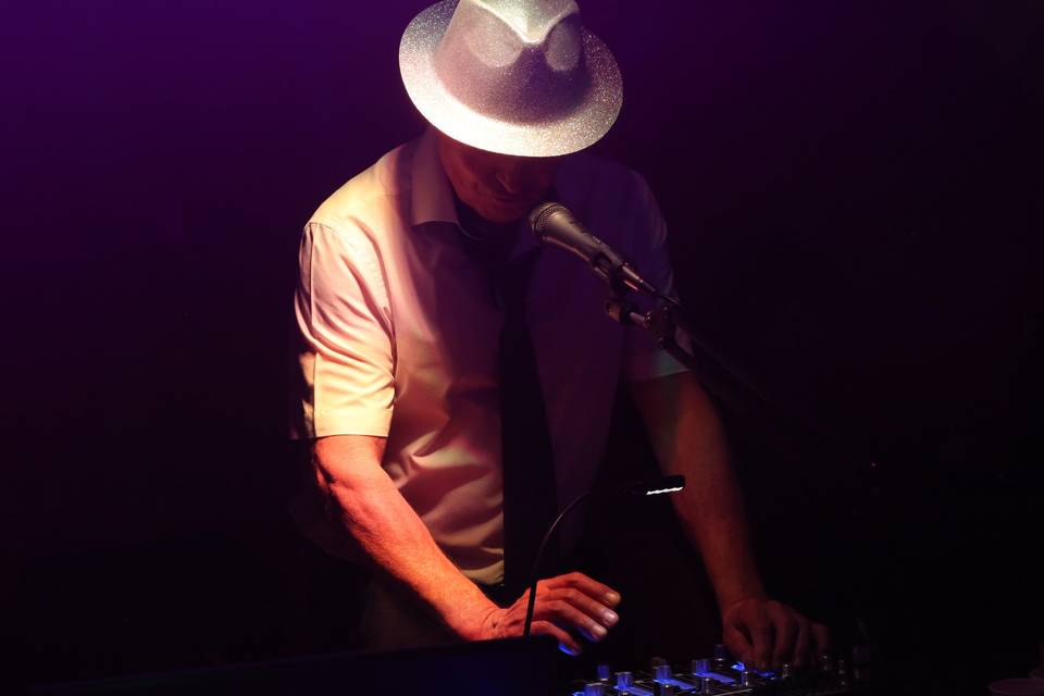 DJ en chapeau