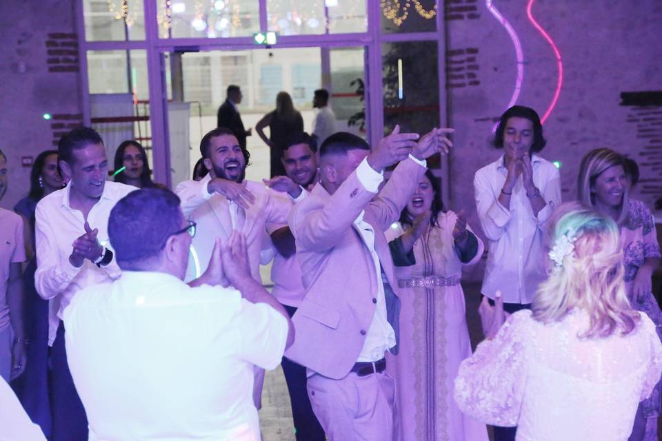 Le marié danse