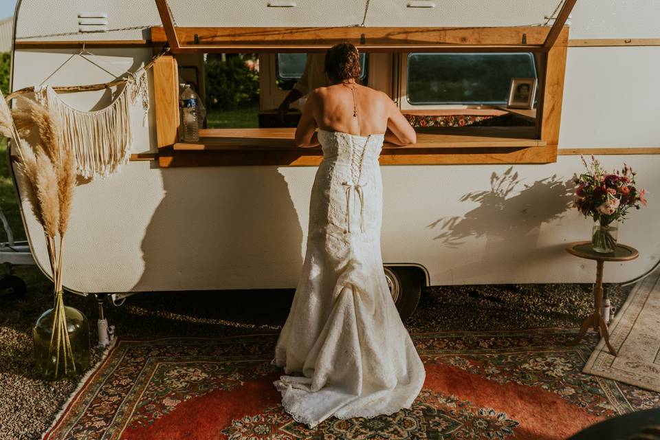 La mariée au bar