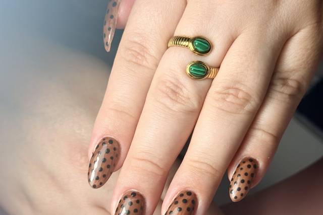 Ongle amande sur base marron