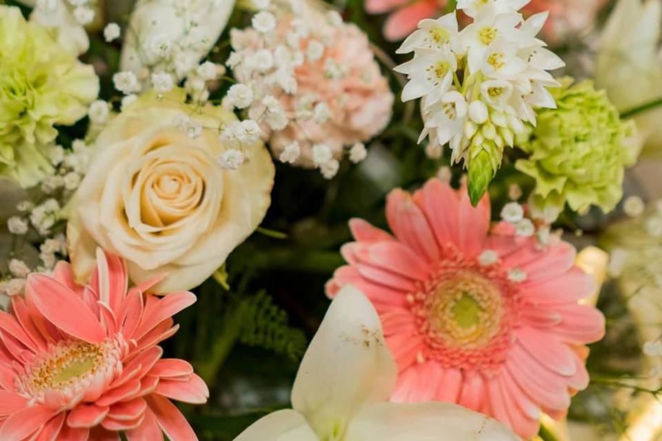 Composition florale pastel