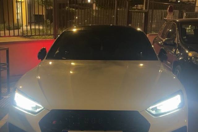 L'Audi RS5 sous les lumières