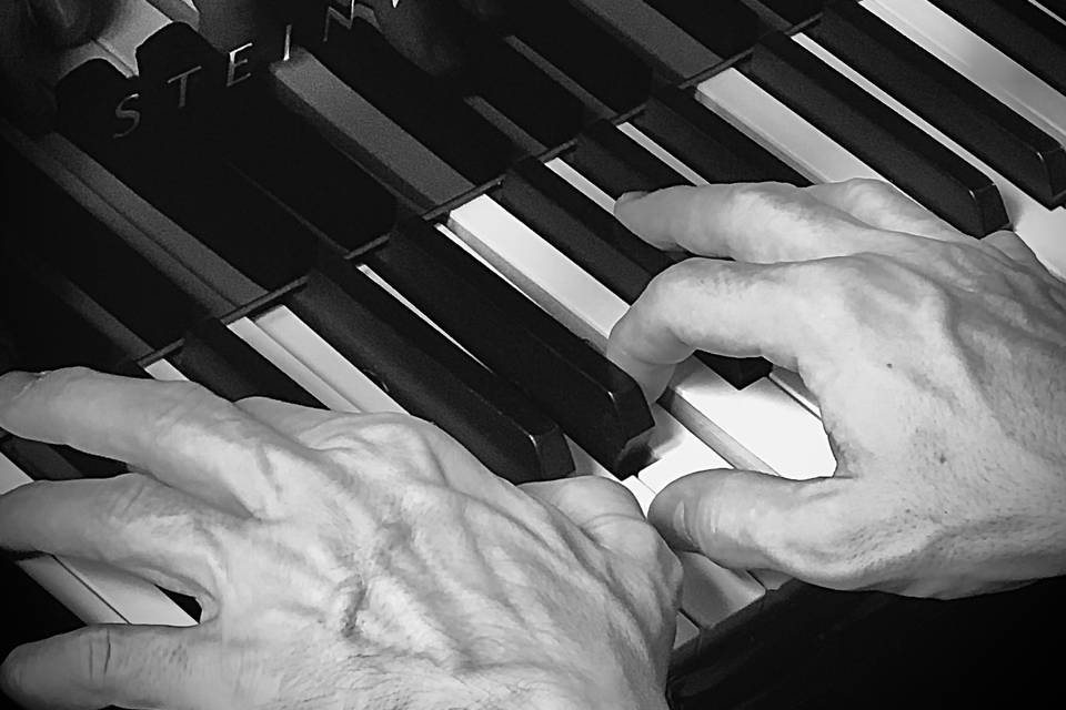 Mains et Steinway