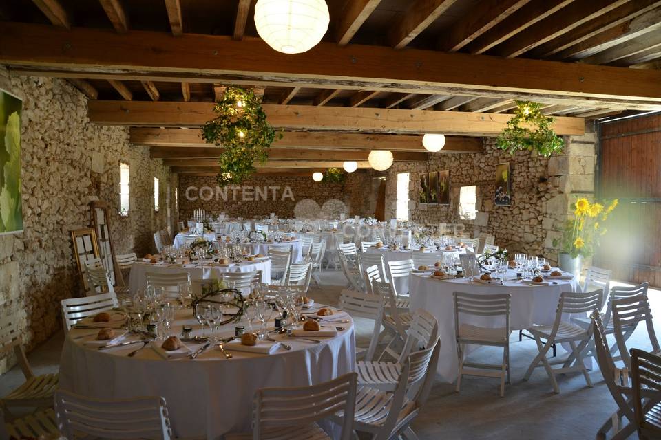 Salle aménagée pour 220 invités