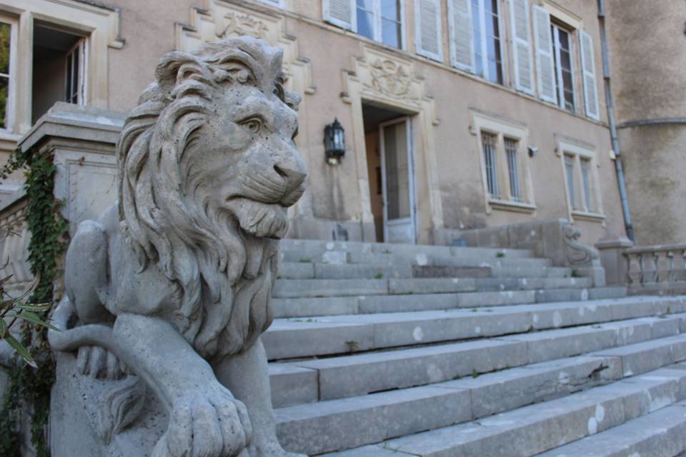 Façade, statues des lions