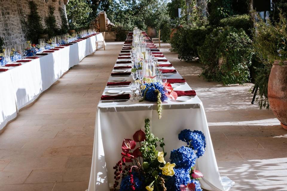 decoration_table_longue_fleurs_bleues
