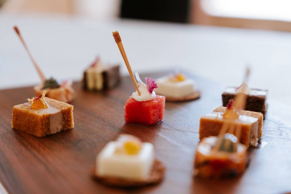 detail_canapes_planche_bois