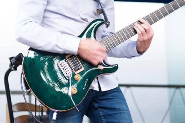 Gil et sa guitare RS