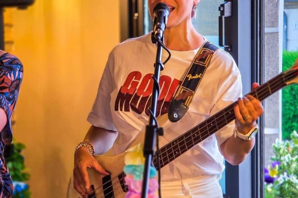 Isa et sa basse