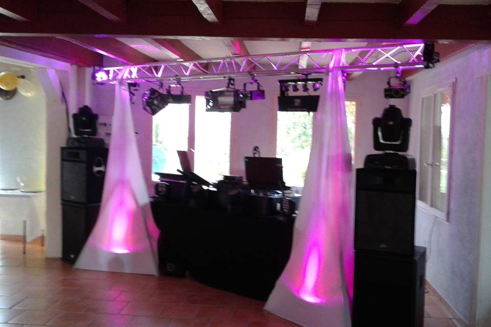 CENTRE DE TABLE PISTE DE DANSE DISCO : décoration et accessoires pas cher  pour organiser une soirée à thème.