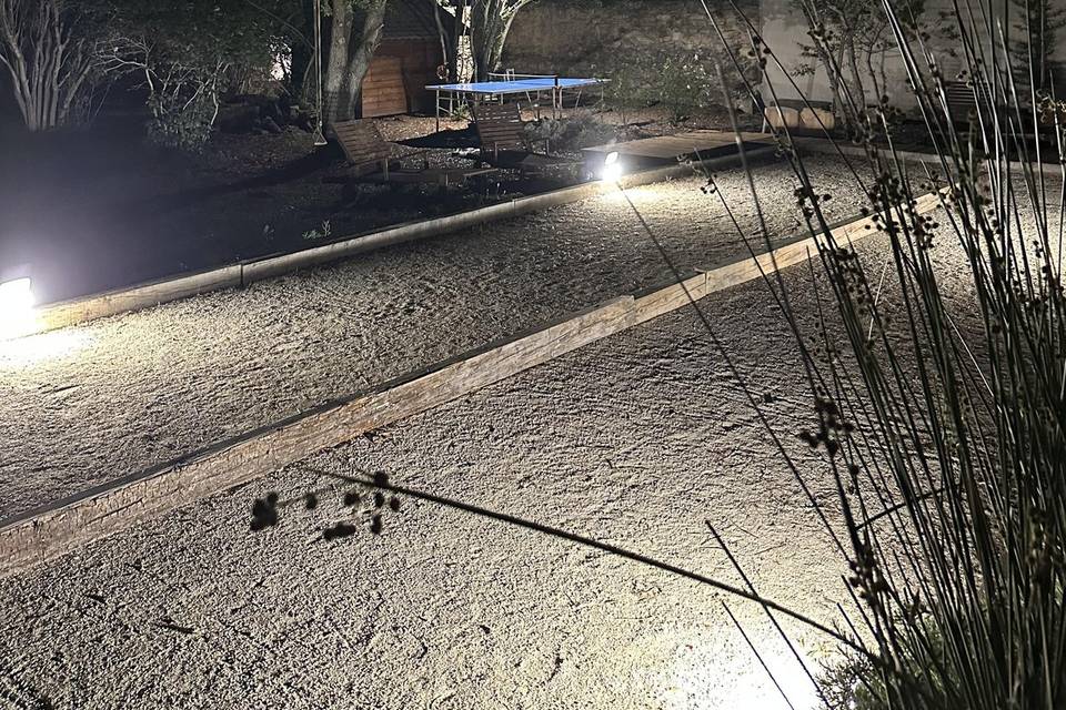 Terrain de pétanque de nuit