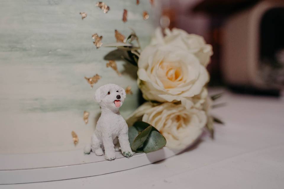 Figurine chien gâteau