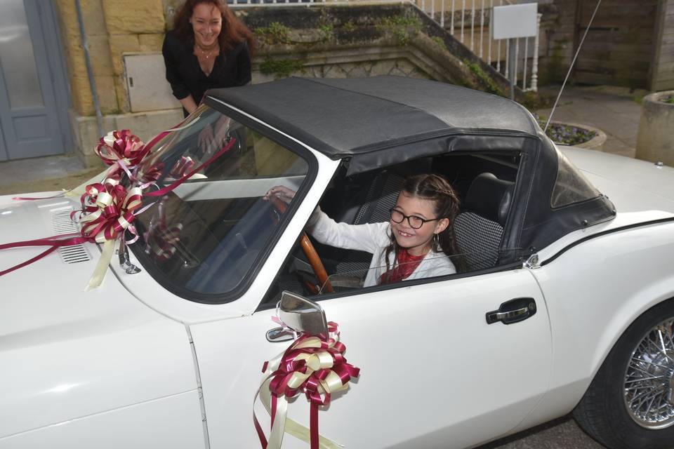 La fille des mariés au volant