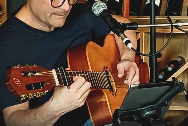 Tom Lu présente FOLKLAND
