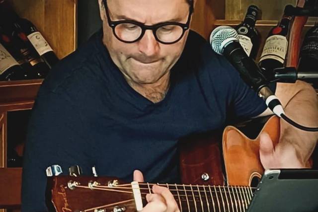 Tom Lu présente FOLKLAND