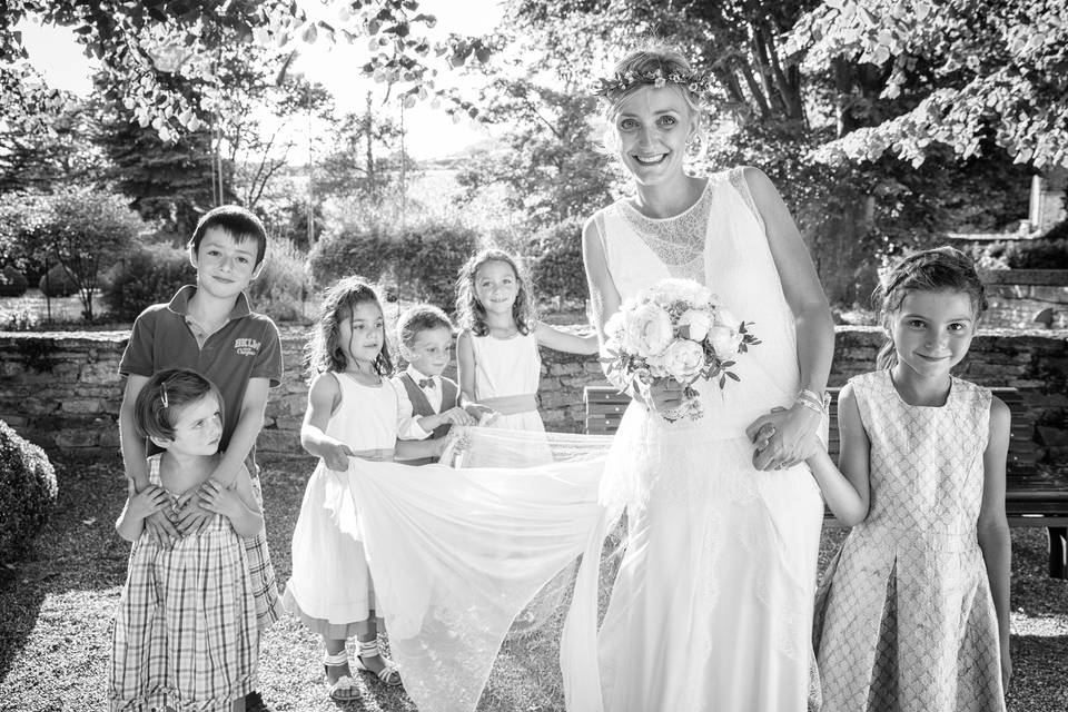 La mariée et son cortège d'honneur