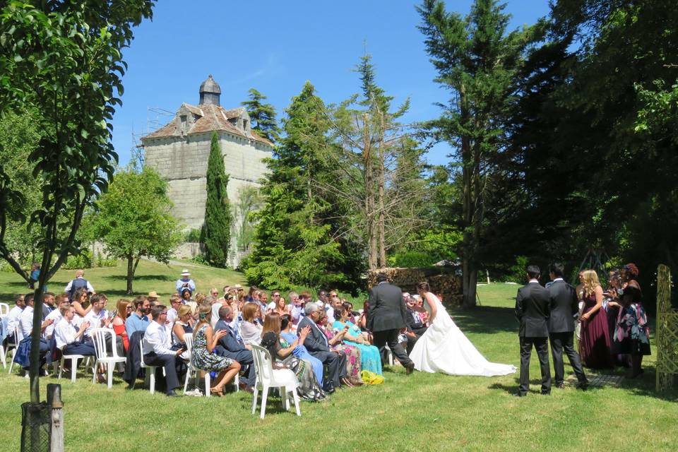 Cérémonie laïque dans le parc