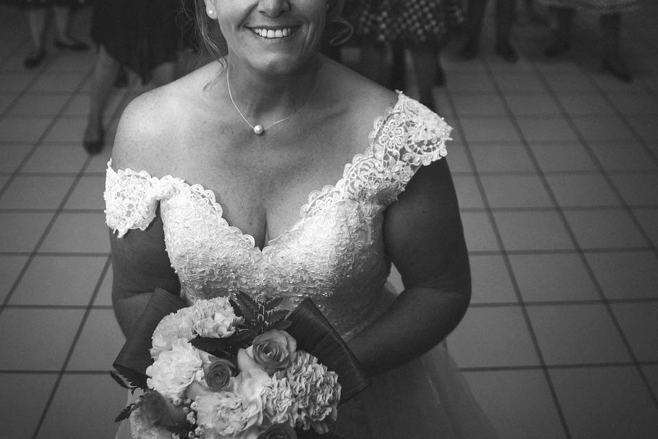 Une mariée prête à lancer son