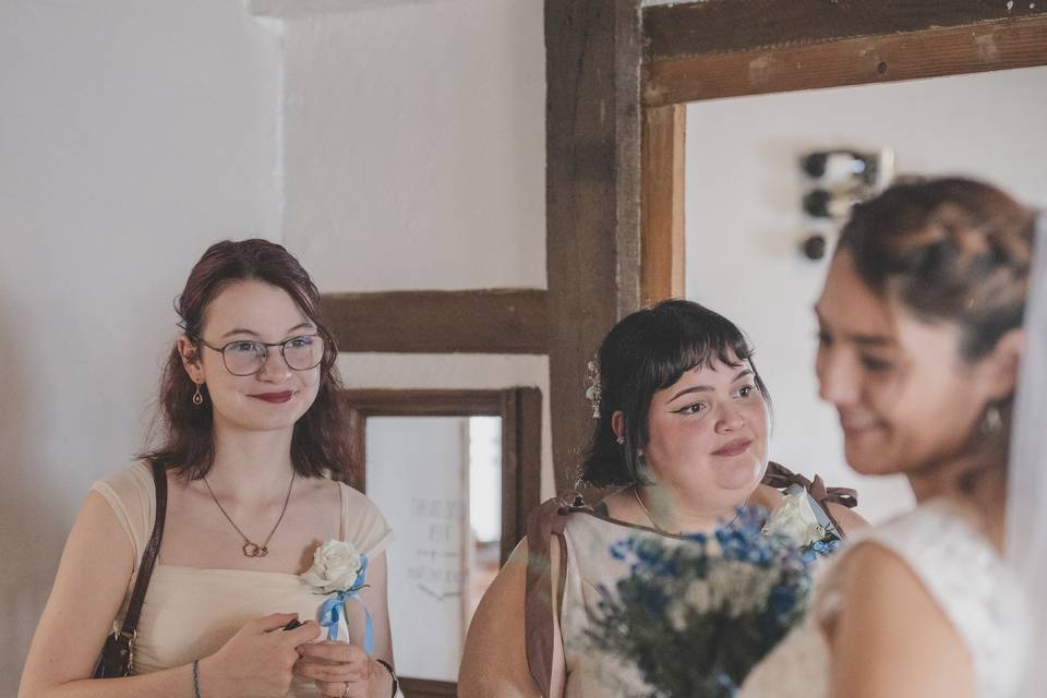 Mariée et demoiselles d'honneur